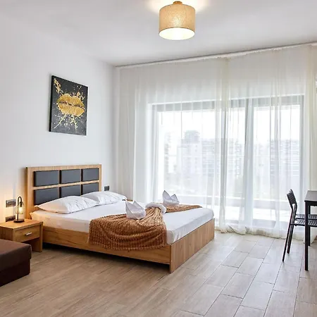 1 Casa Del Mar Apartment